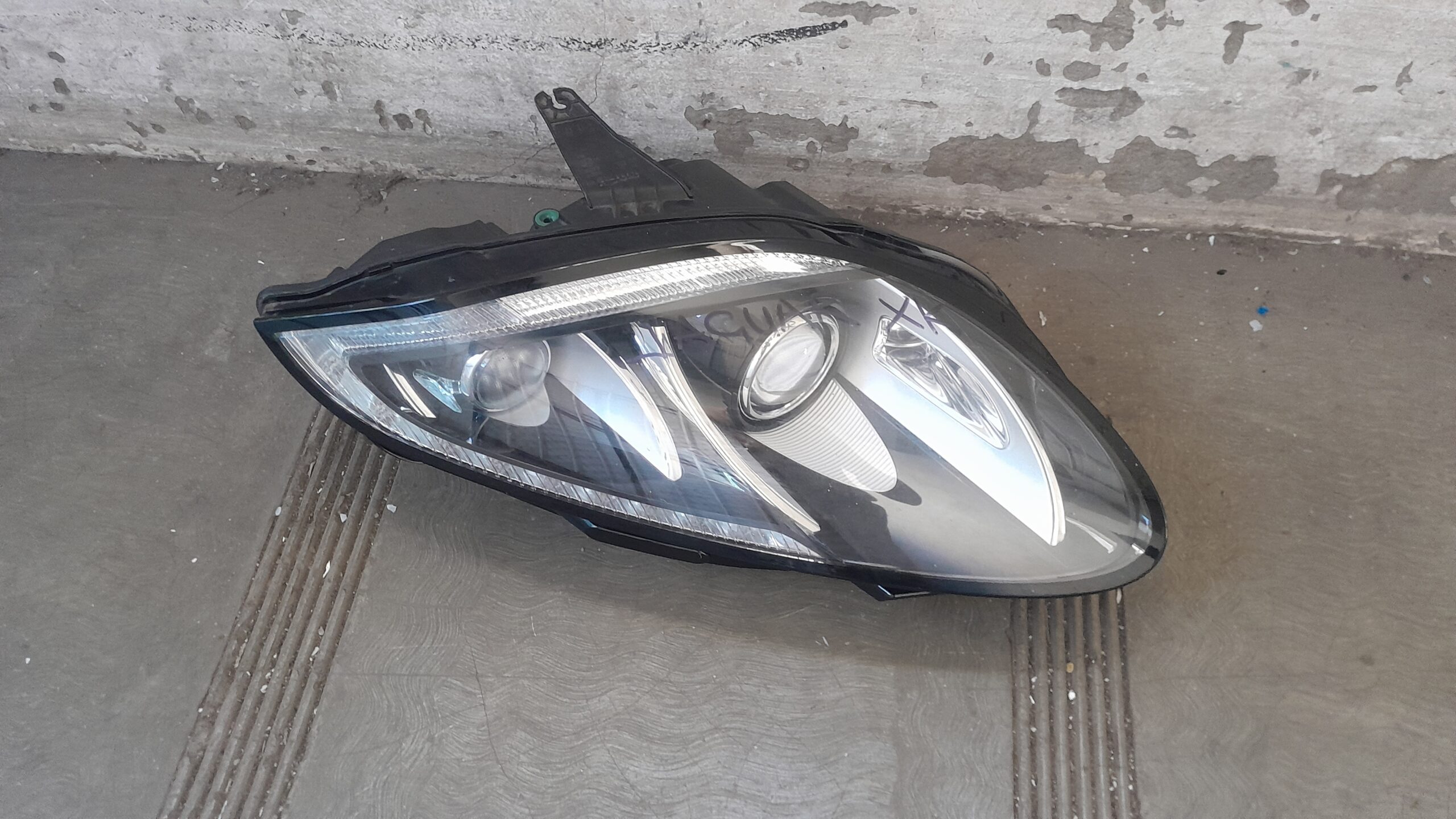 Jaguar XK XKR Right Headlight OEM | Genuine Front Lamp Replacement